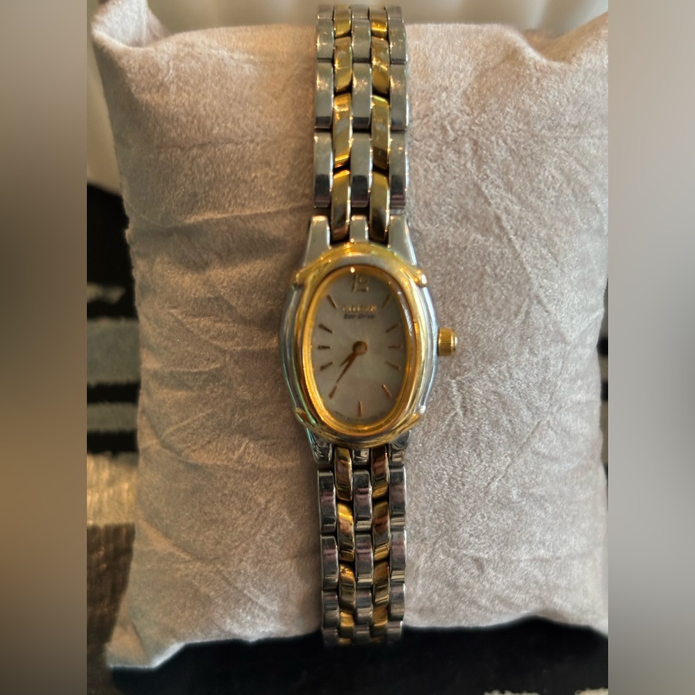 Citizen Two-Tone Gold and Silver Ladies Bracelet Watch **Battery not included **